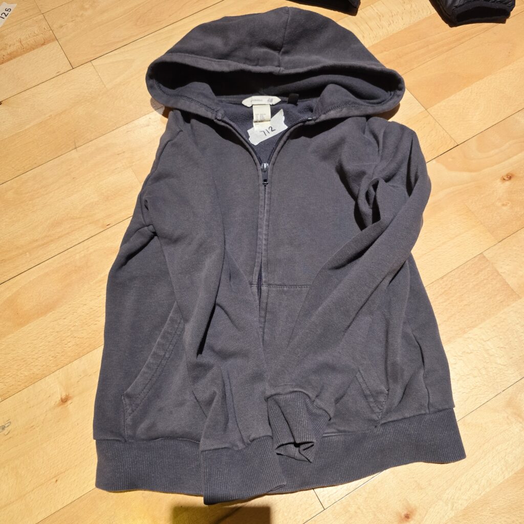 712-Dark-Grey-H&M-Zip-Sweatshirt-Main