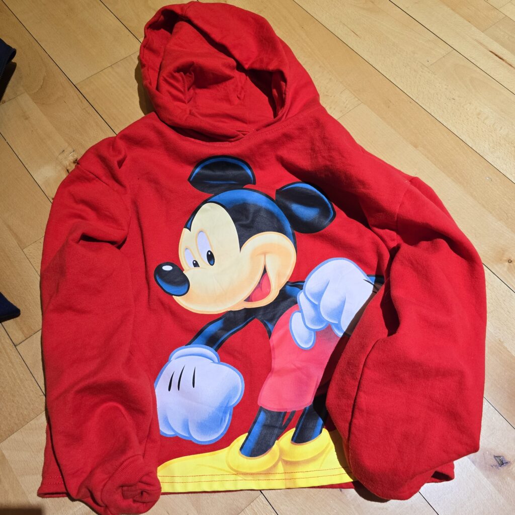 832-Red-Mickey-Mouse-Pullover-Hoodie-Sweatshirt-Main