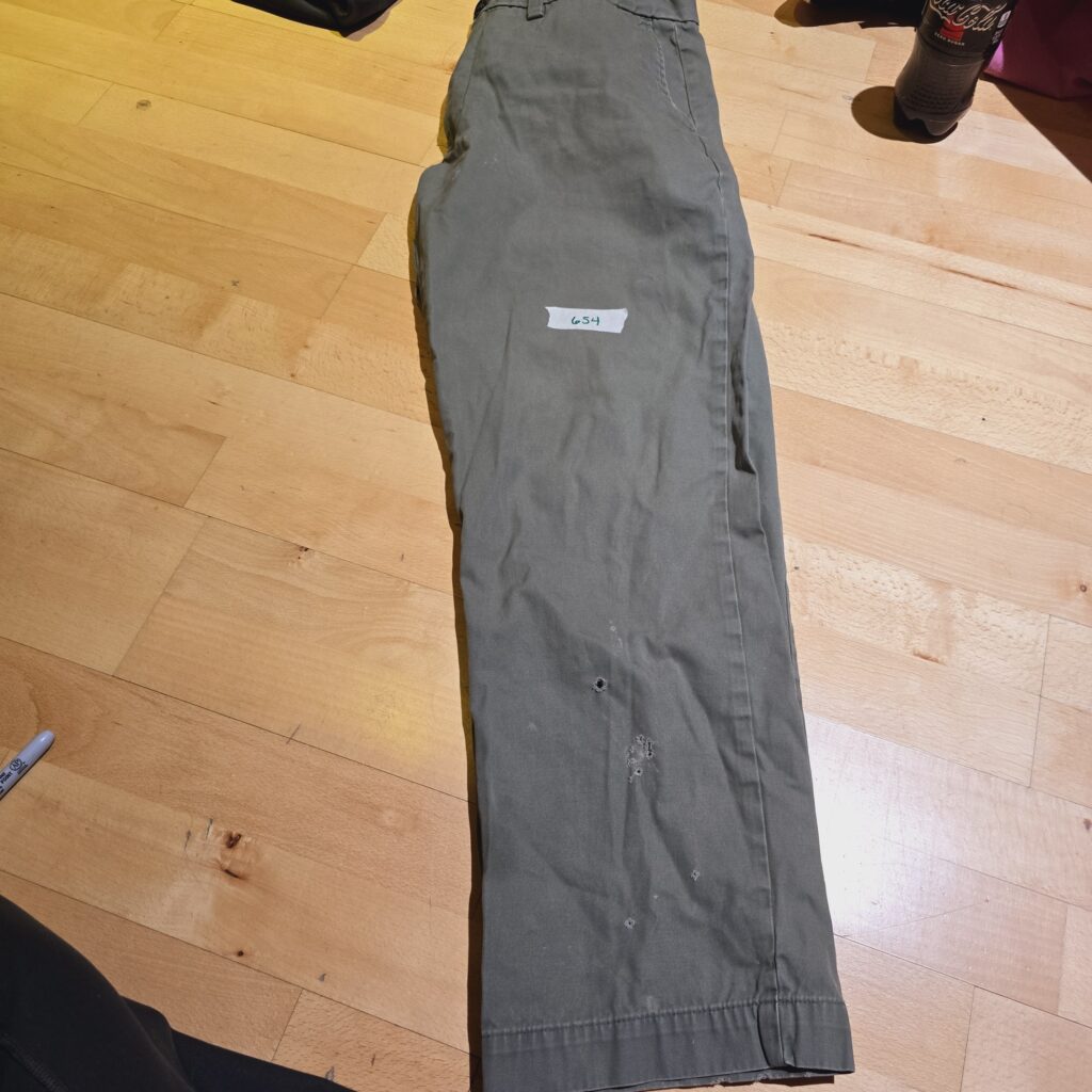 654-Banana-Republic-Chinos-Main