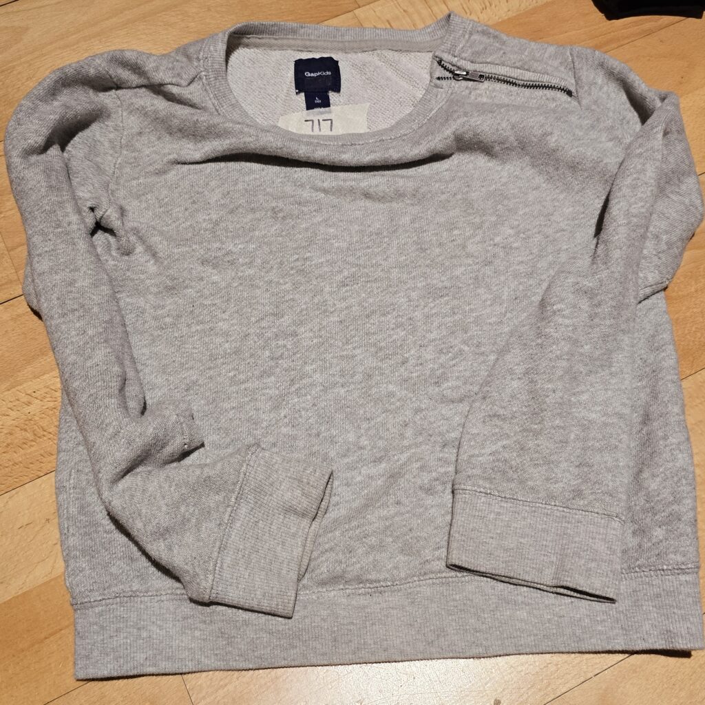 717-Grey-Gap-Pullover-Sweatshirt-Main